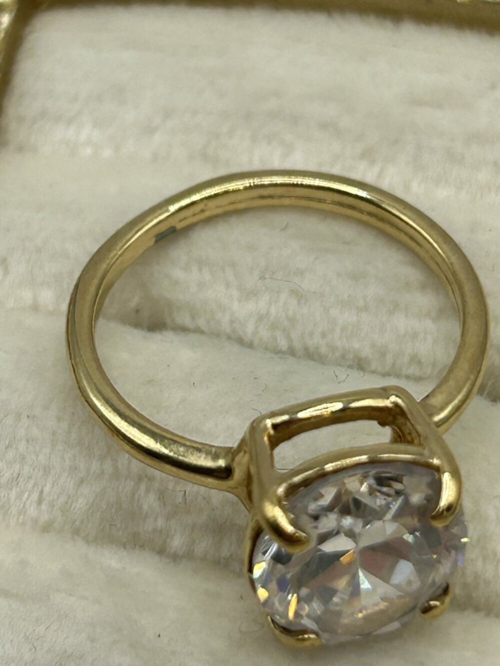 Vintage Gold Tone Large Clear Glass Solitaire Ring Size 7.5 Costume Jewelry Gift - Picture 11 of 13